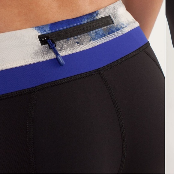 🍋EUC Lululemon Run: Inspire Crop II
Black / Milky Way Multi Print /Pigment Blue - Picture 9 of 9